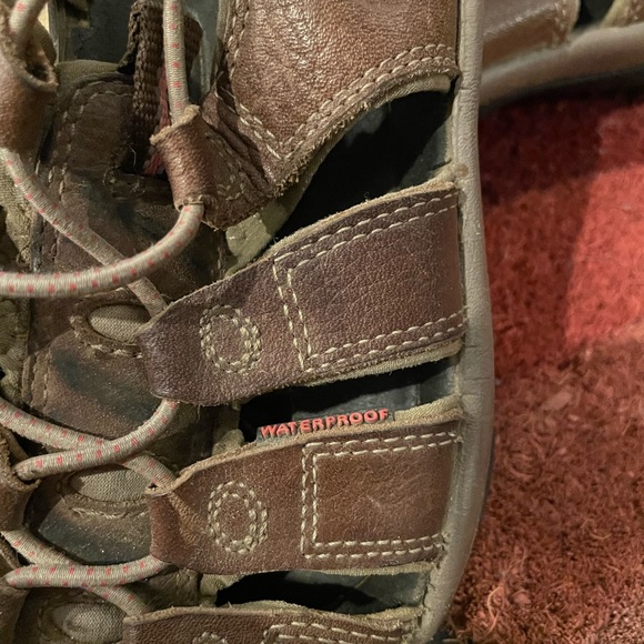 Keen Women’s Leather Sandals - Picture 3 of 3